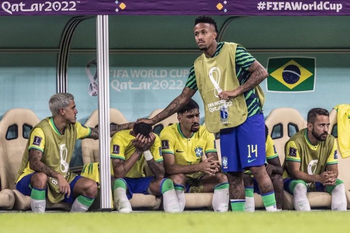 Neymar e Danilo não jogam mais pelo Brasil na fase de grupos da Copa do Mundo