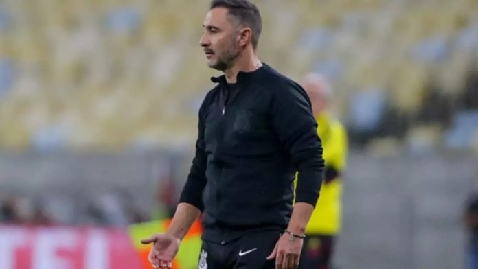 Flamengo anuncia acordo com técnico português Vítor Pereira