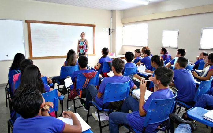 Fundeb para profissionais de educação do Amazonas será de até R$ 17,9 mil