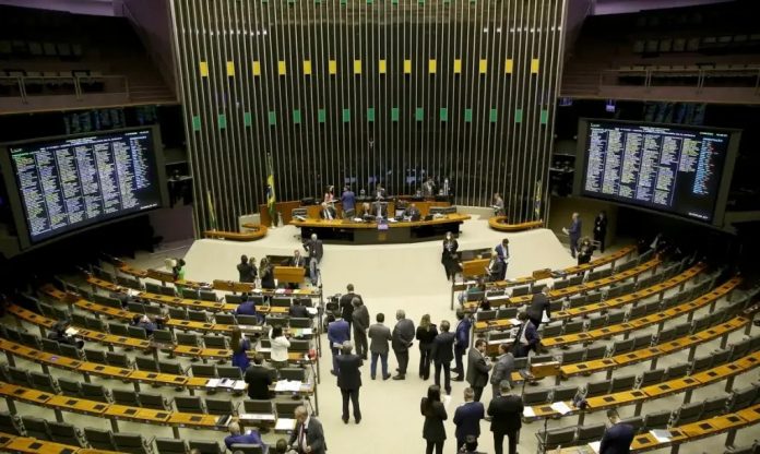 Texto-base da PEC da Transição é aprovado em primeiro turno na Câmara dos Deputados