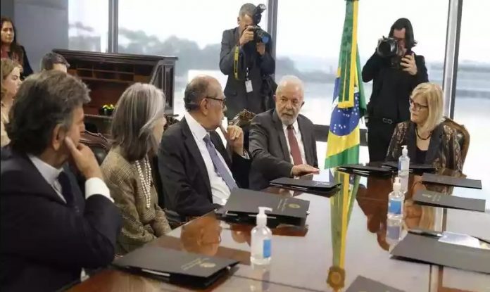 Lula sanciona reajuste salarial a ministros do STF