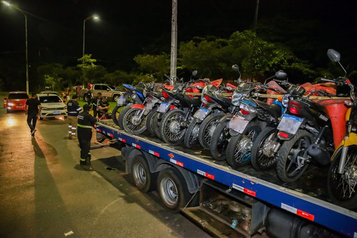 Detran-AM e Polícia Militar removem mais de 140 motos em operação