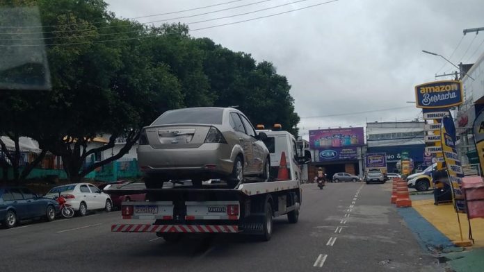 Prefeitura intensifica fiscalização e remoção de veículos estacionados irregularmente no Centro